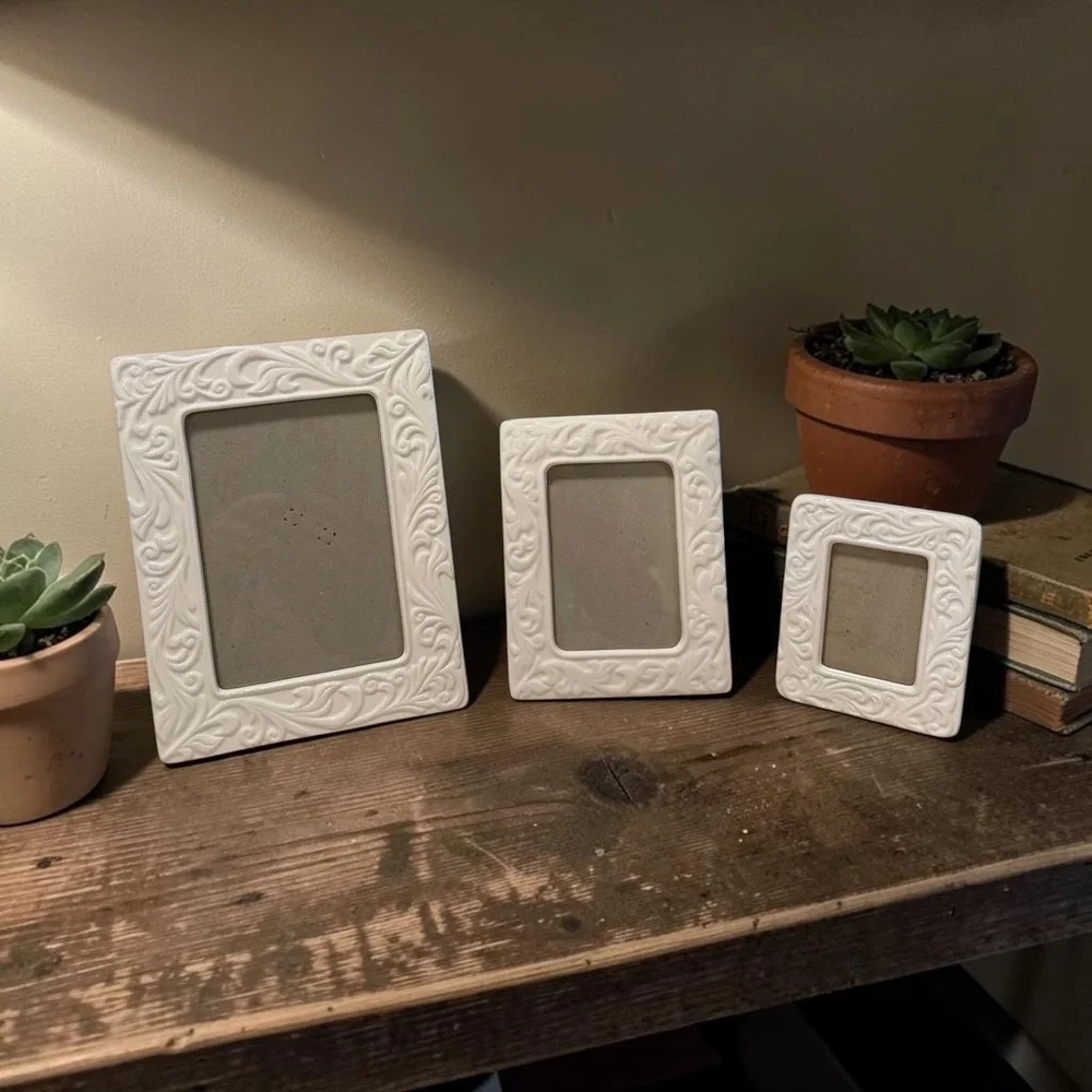 Set‎ of 3 White Ceramic Embossed Scroll Picture Frames Glossy Tabletop Decor